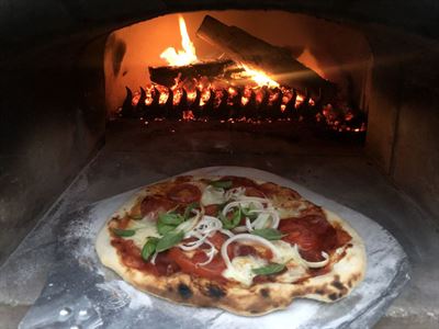 Pizza v peci